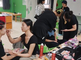 国内影视化妆专业的大学有哪些 要想学习影视化妆难不难