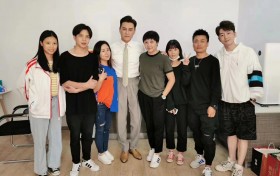 不止是化妆！剧组化妆师的出差之旅：风景与薪资双收获