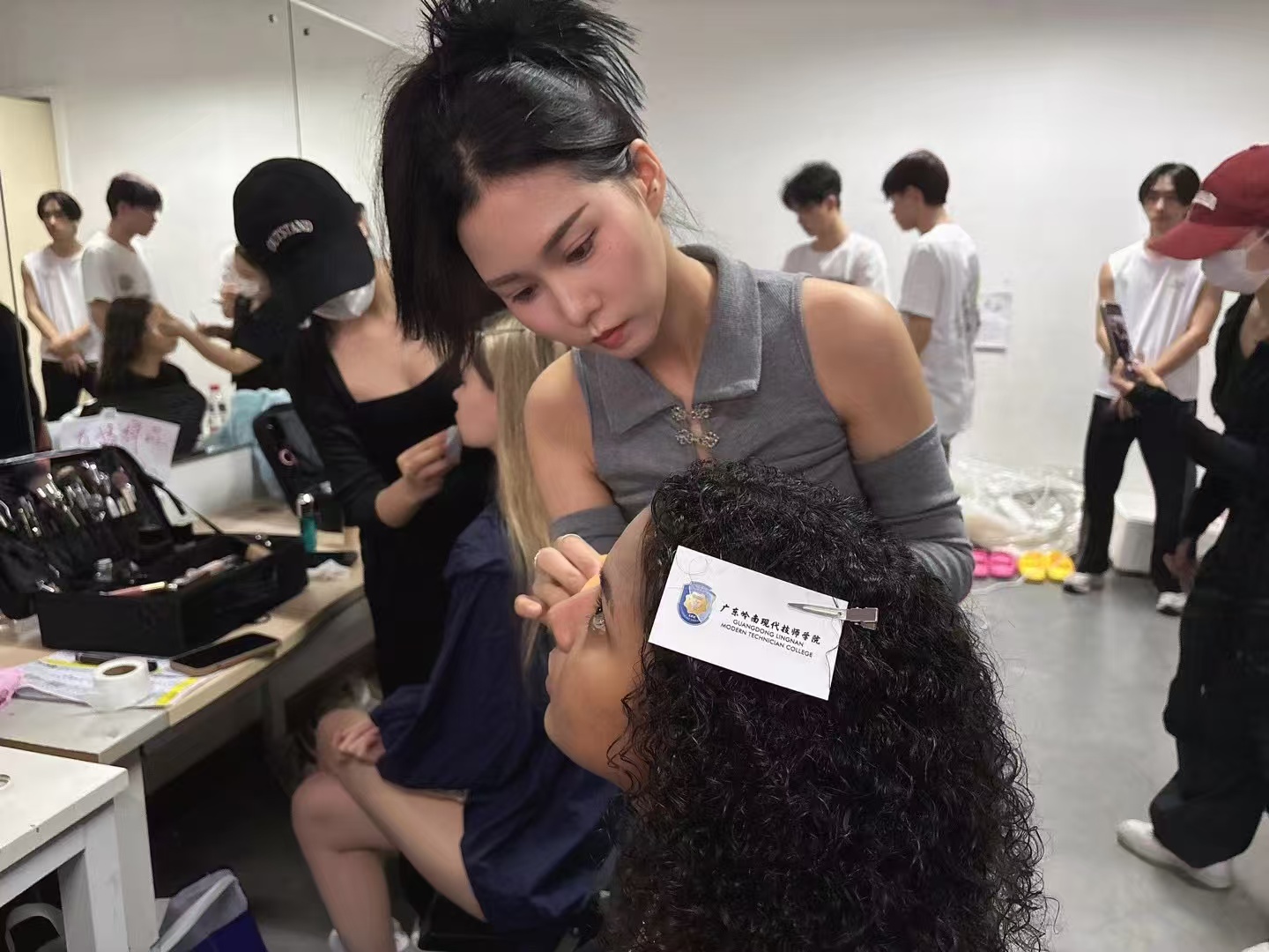 真人案例：学完影视化妆培训，我用 1 年时间从助理做到主化，附学习攻略