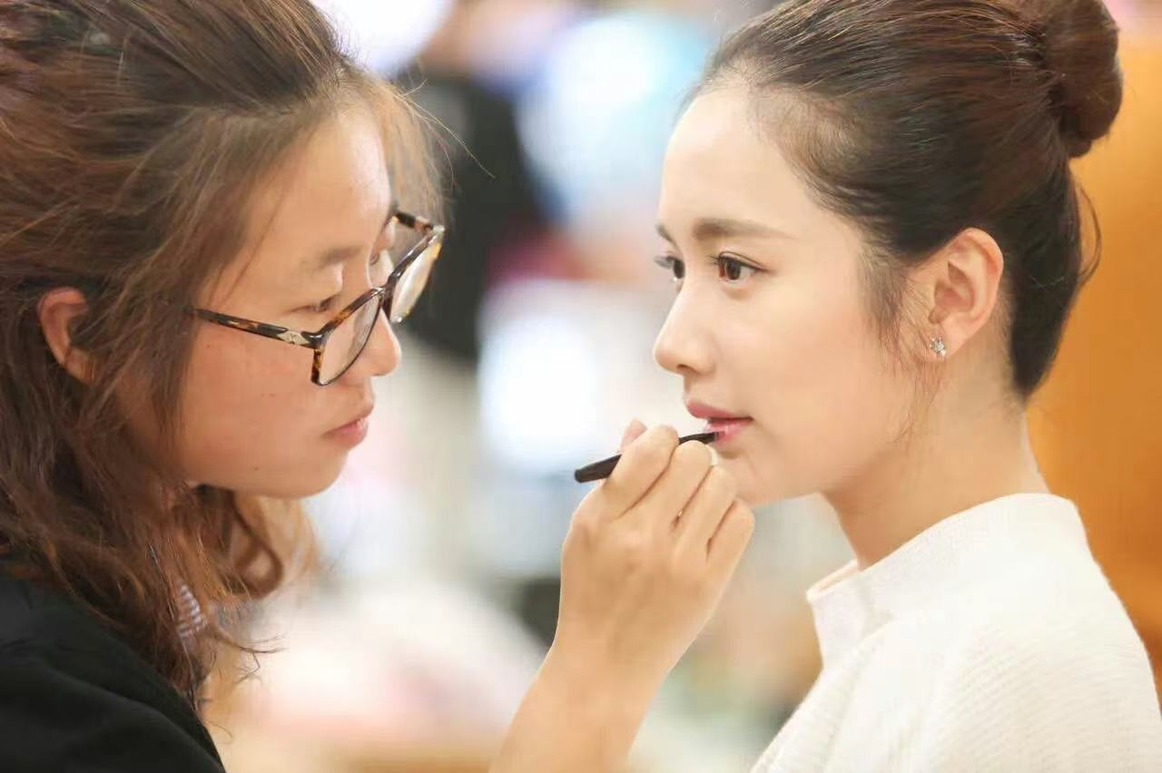 学影视化妆怕踩雷？这份「培训避坑指南 + 高性价比机构清单」请收好！