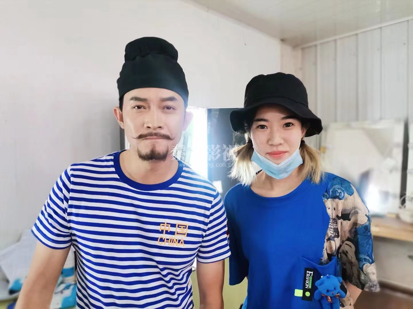 美发师是如何转行做影视化妆师的？这应该算是同一职业吧？