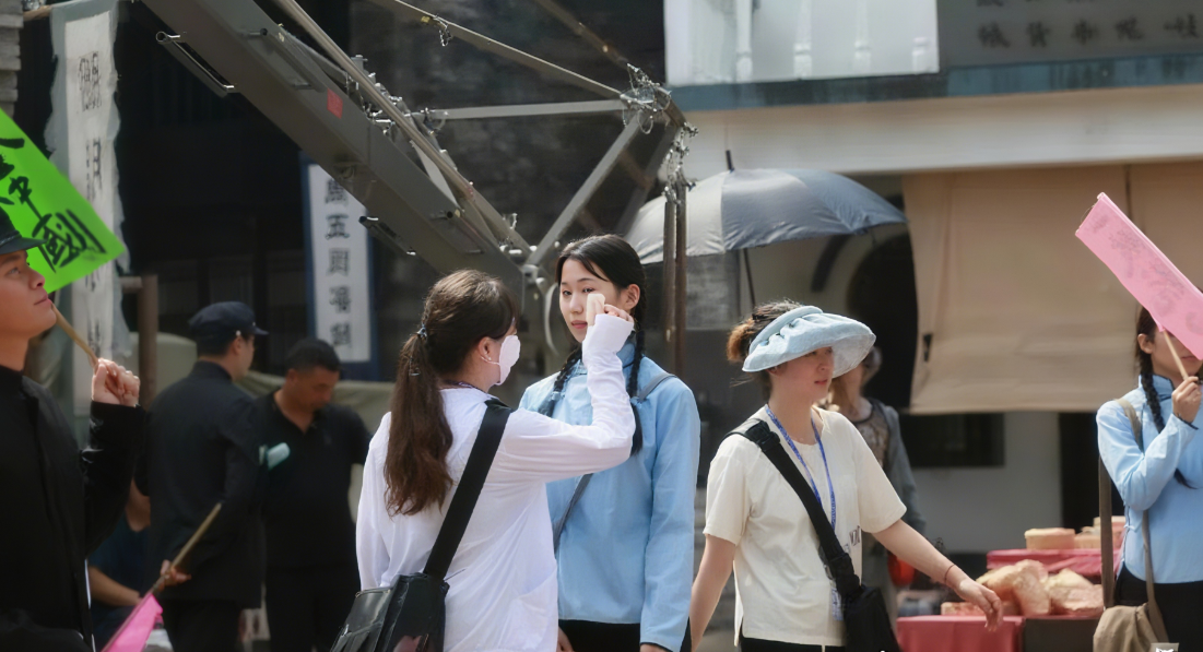 影视化妆师的神仙福利，简直是职业“开挂”剧本！