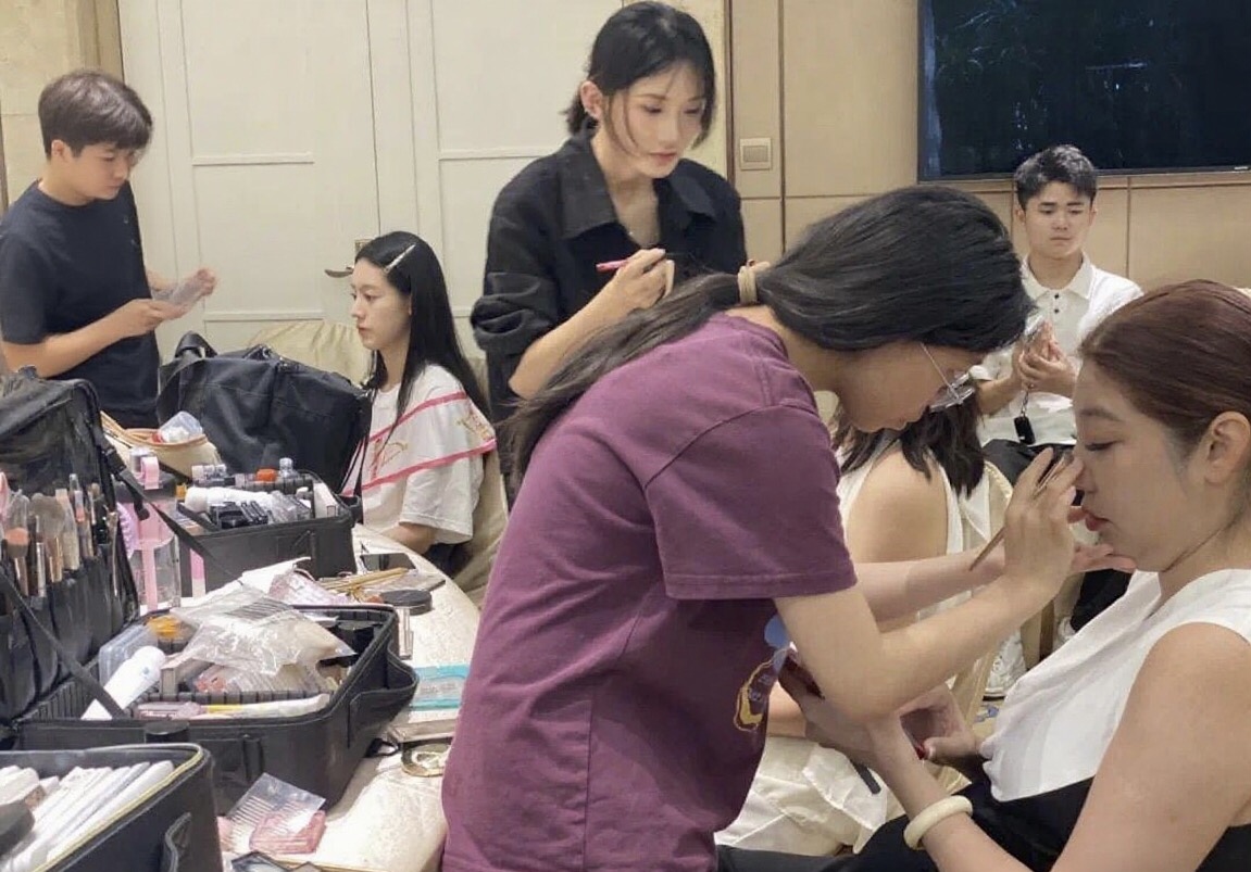 剧组化妆师薪资有多香？学完这门影视化妆课，新手也能月入 8k+