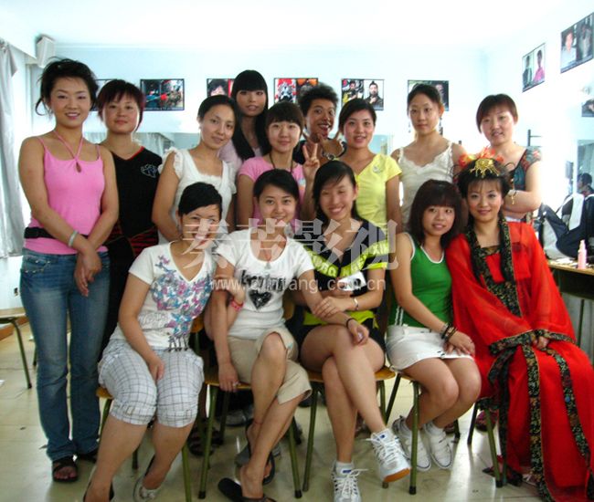 学化妆择校避坑指南：这 4 条建议让你不走弯路