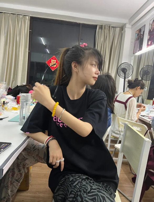 揭秘：剧组化妆师招聘真相，新手必看