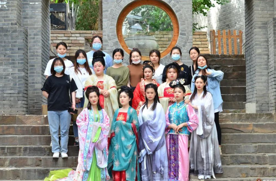 别再被十大影视化妆培训学校忽悠了