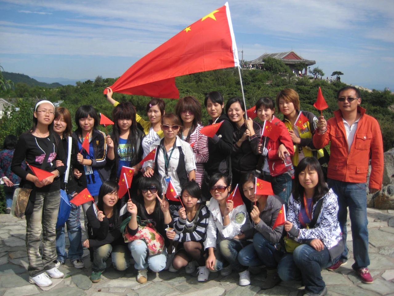 剧组嫌技术不扎实？刚毕业影视化妆师的求职自救指南