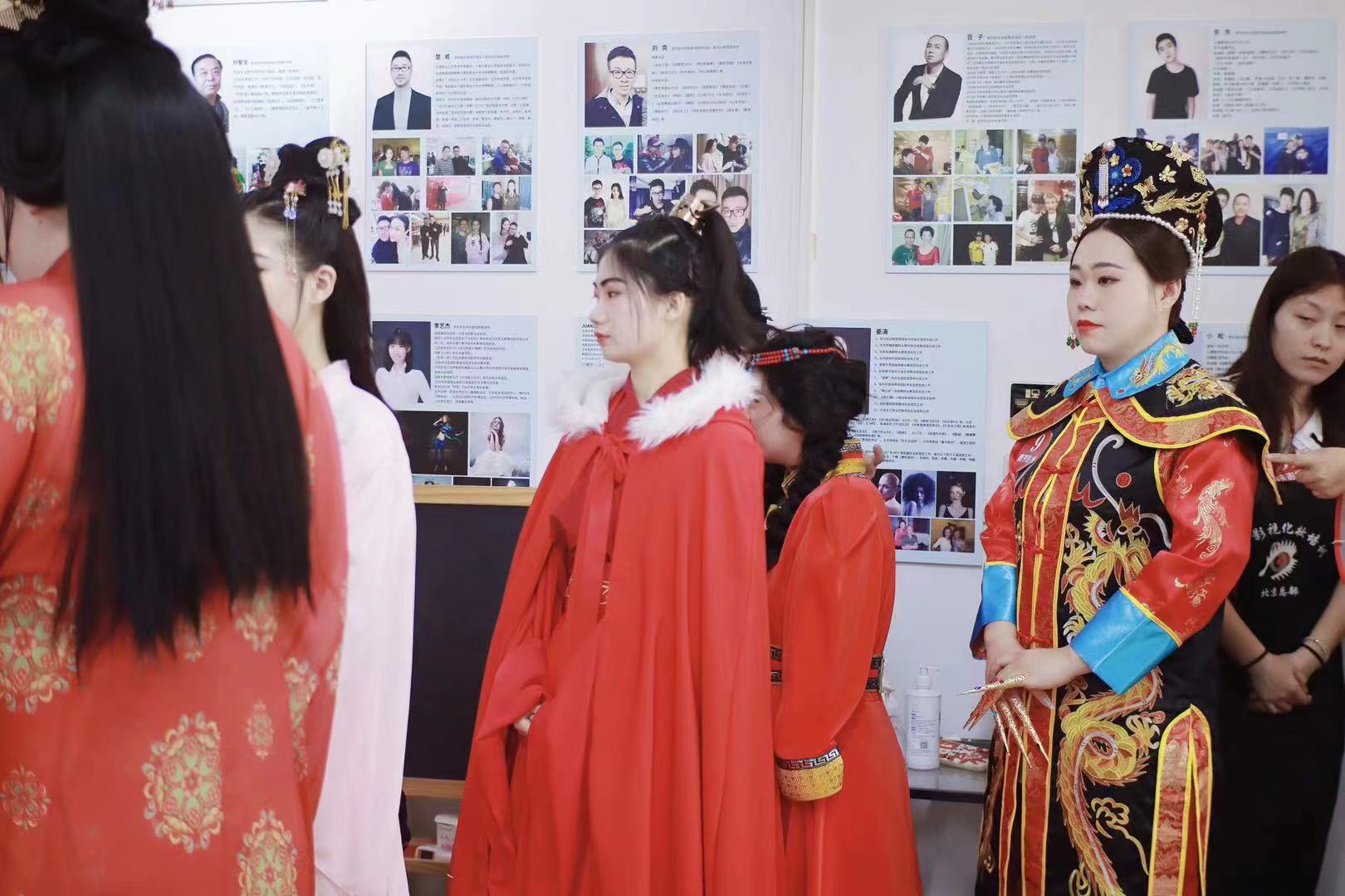 北京剧组化妆师接单指南：新手也能月入过万的小技巧