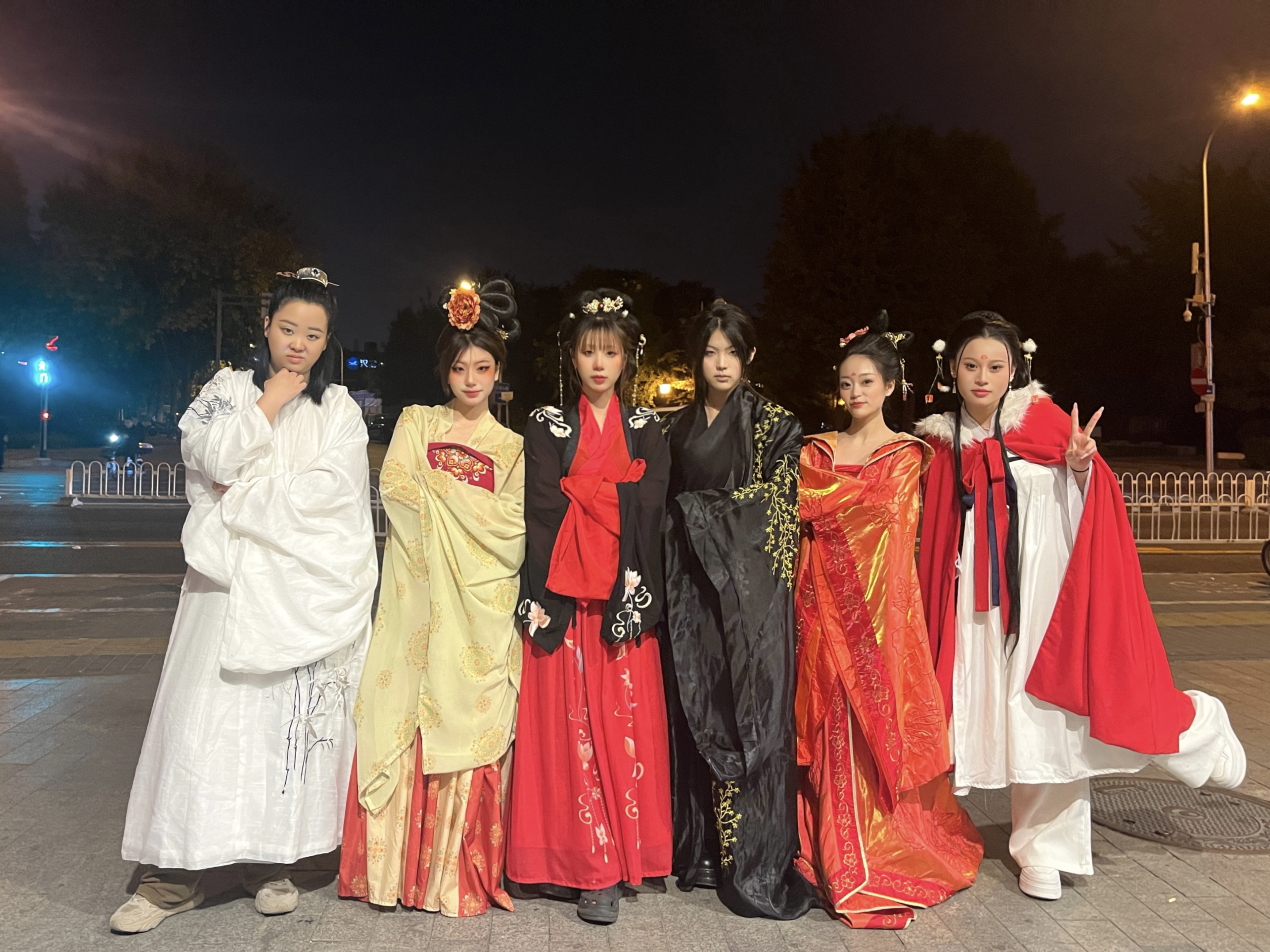 参加剧组工作后 你可能会成为这些化妆师