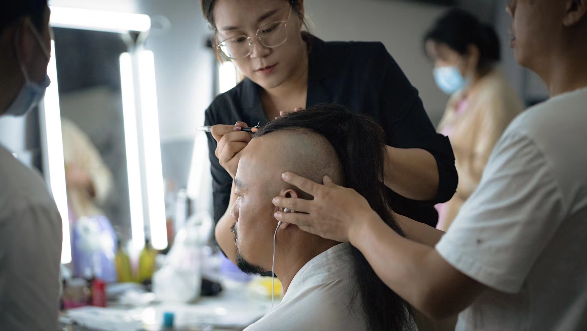 剧组为啥全年无休？内行人扒开背后的真相