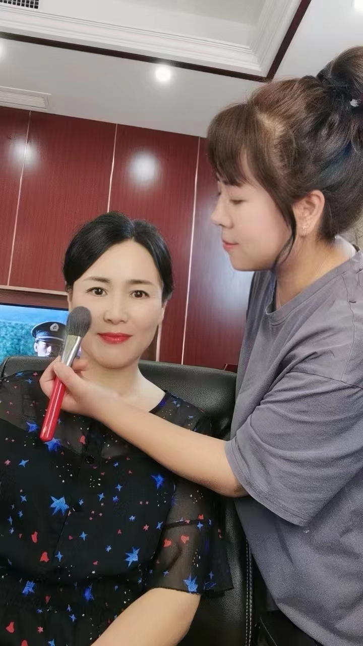 横店会会影视化妆造型培训和北京悦风美妆学院哪个比较好