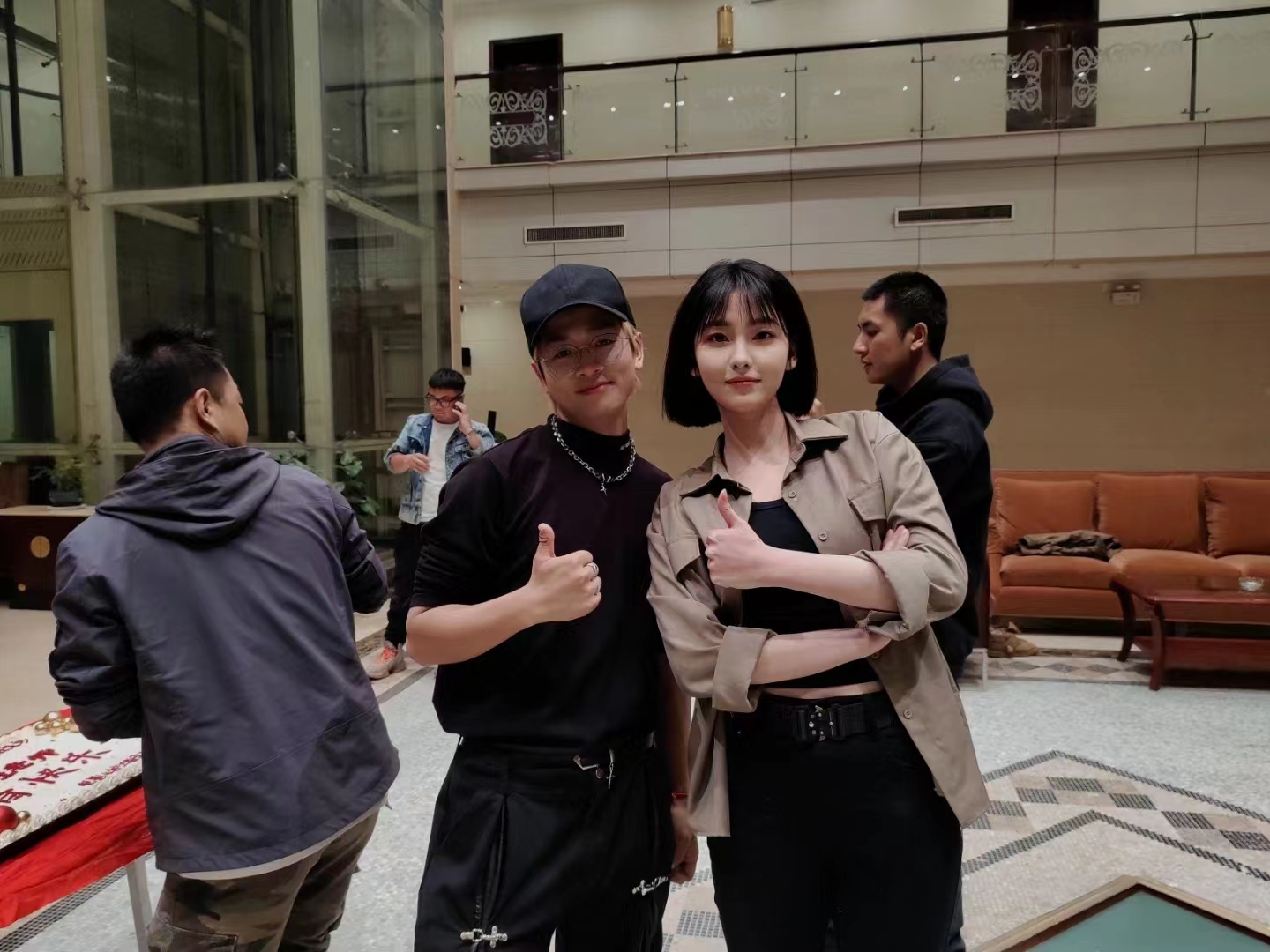 怎么样做一个化妆师 而且是出色的化妆师