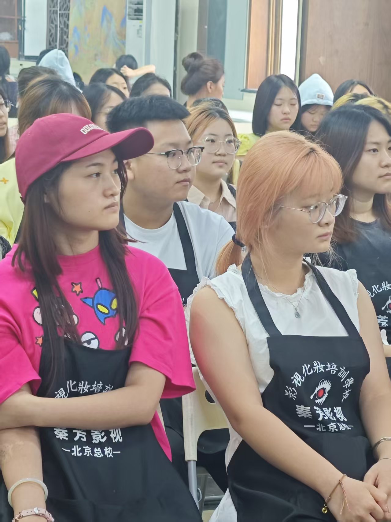 有个北京的网友想找化妆学校 把地局限在京津冀地区 所以我给他推荐了以下学校