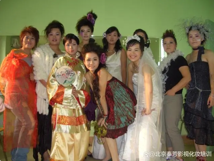 参加剧组工作后 你可能会成为这些化妆师