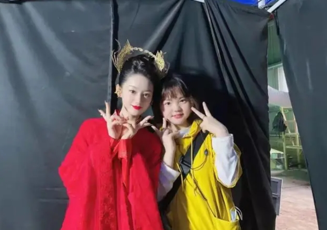 怎么样做一个化妆师 而且是出色的化妆师