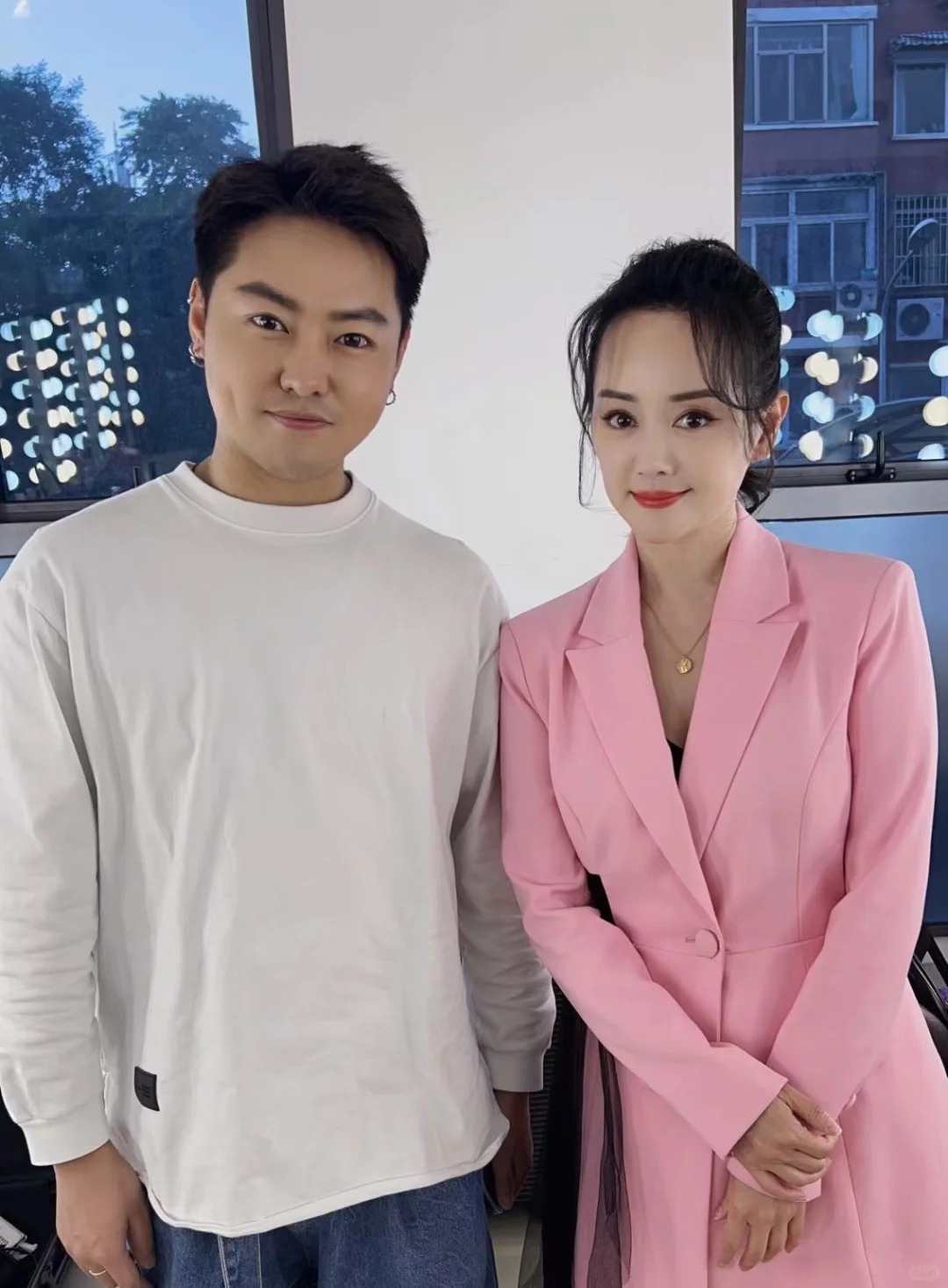 明星推荐进剧组当专属化妆师，却要给全组化妆？答案看身份