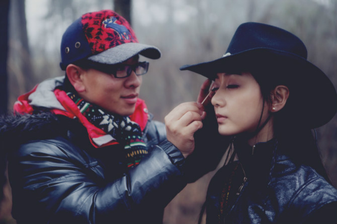 学完影视化妆，真的能进剧组吗？