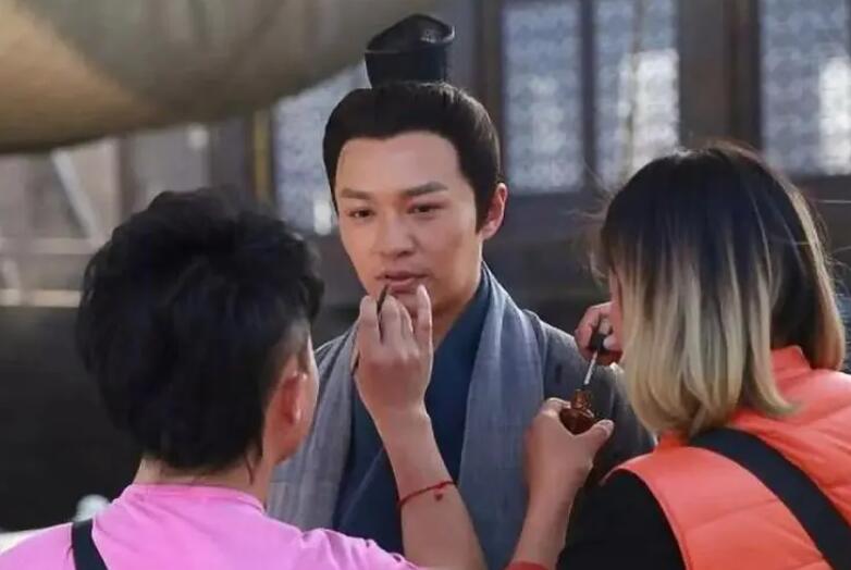 40 岁转行影视化妆完全可行